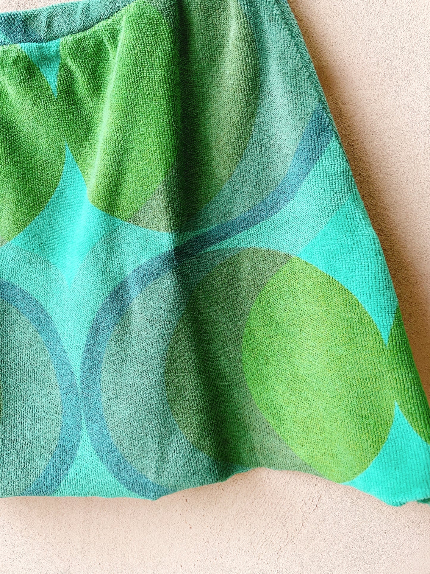 +LONGLIVETHEQUEEN+ velvet skirt | retro print