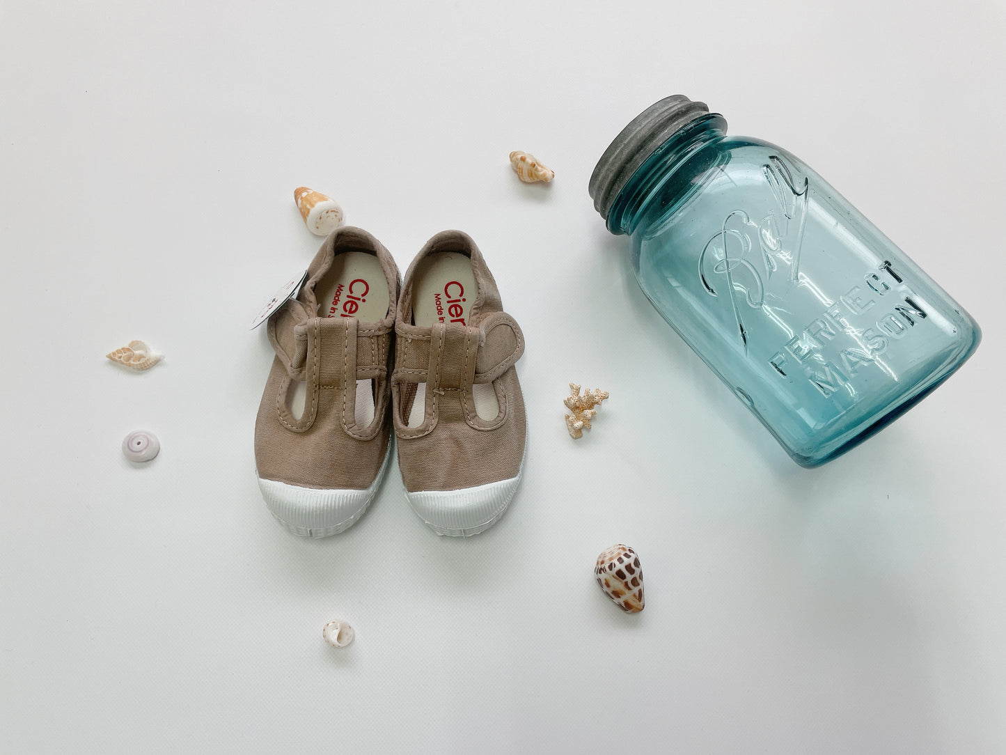 +Cienta+ T strap shoes - beige(むら染)
