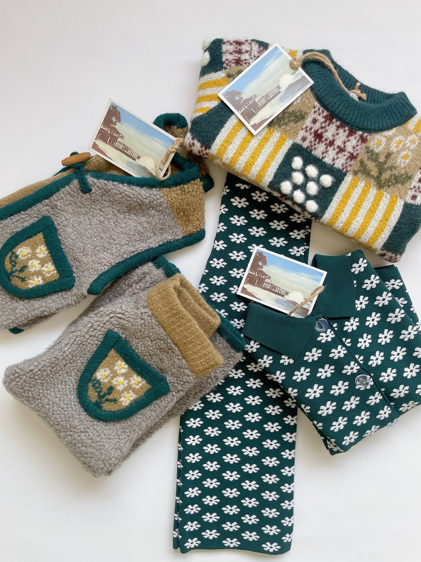 +FISH&KIDS+ FLOWERS AND POM POM PATCHWORK SWEATER