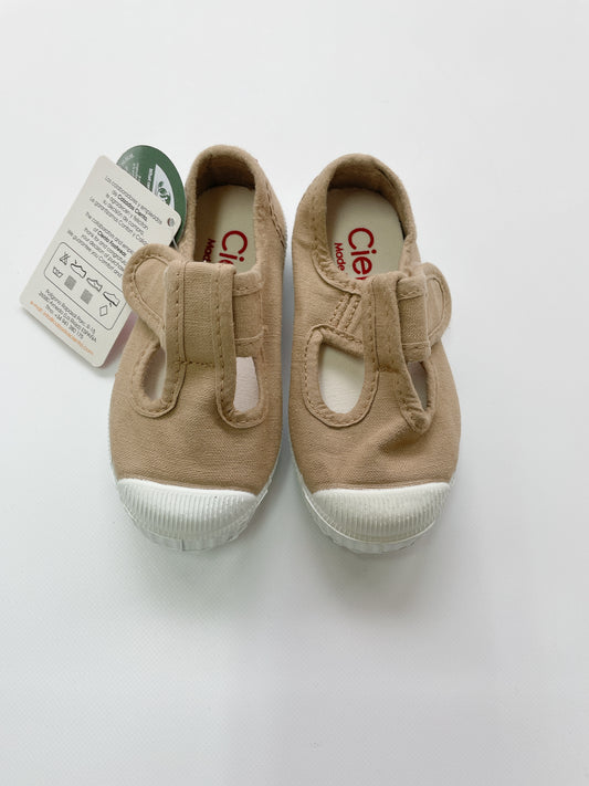 +Cienta+ T strap shoes - arena